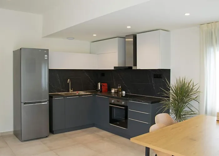 Angelbay * Agía Triás