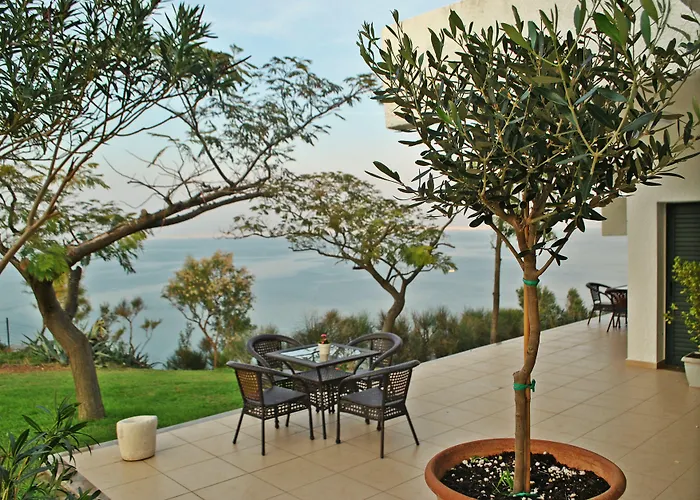 Angelbay Agía Triás