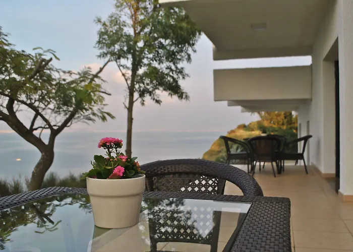 Angelbay * Agía Triás