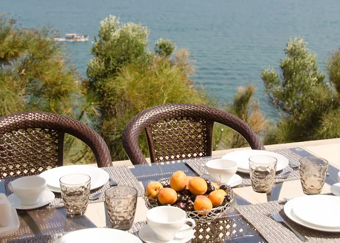 Angelbay Agía Triás